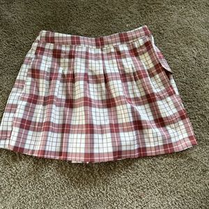 Gorgeous plaid skort. Nwot. Size medium.